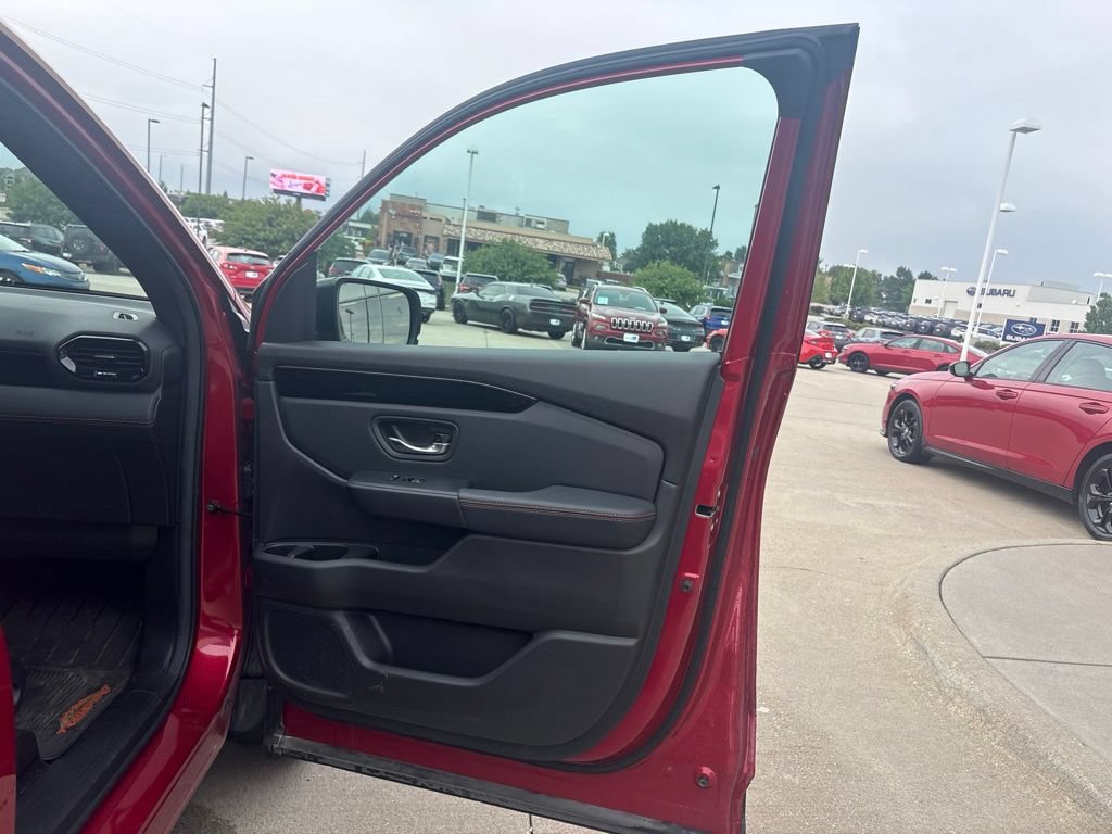 Certified 2025 Honda Pilot TrailSport image 24