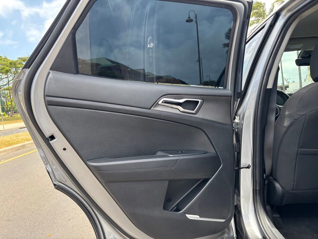 Used 2024 Kia Niro EX Touring FWD image 16