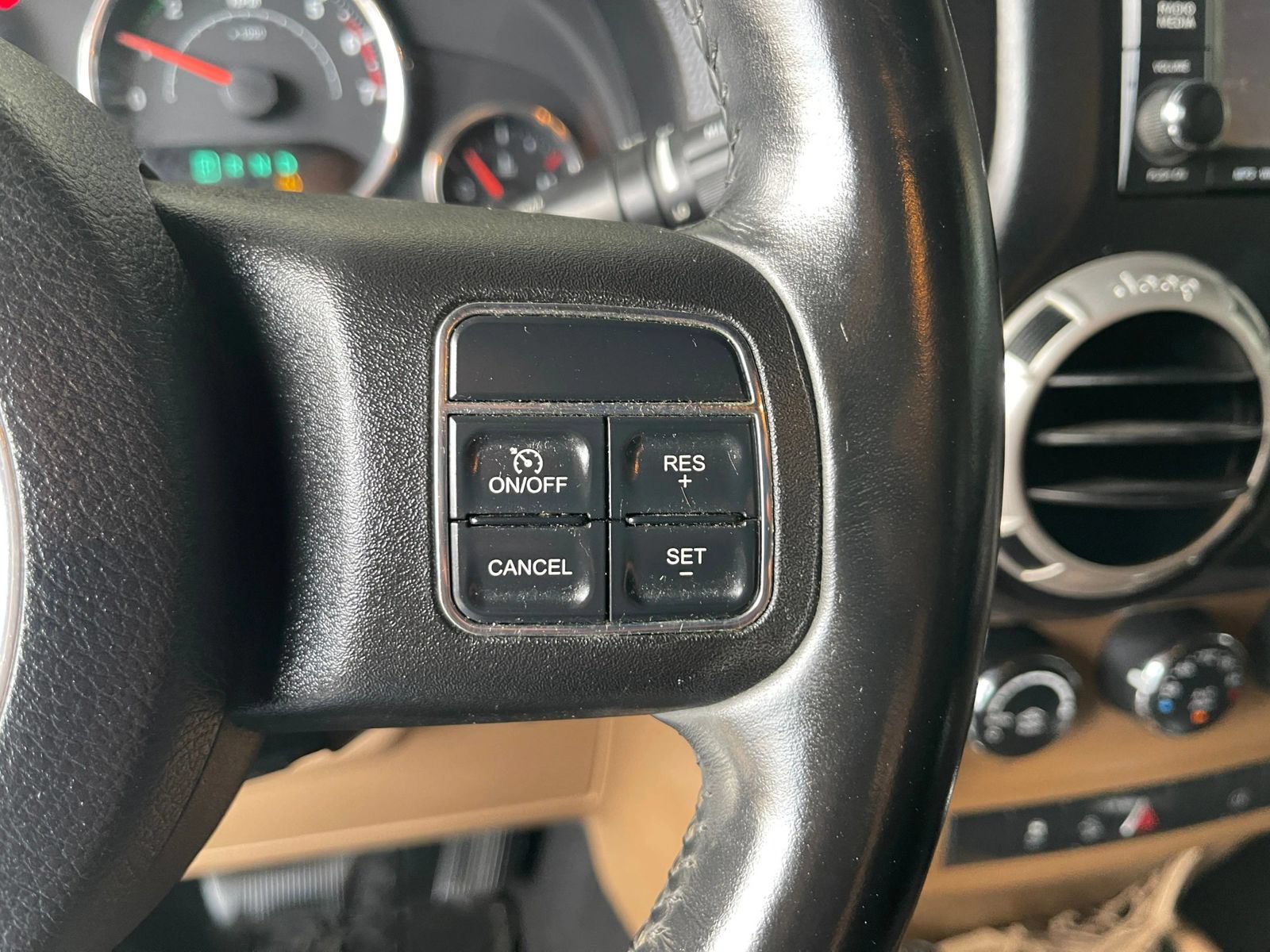 Used 2011 Jeep Wrangler Unlimited Sahara w/ Connectivity Group AWD/4WD image 35