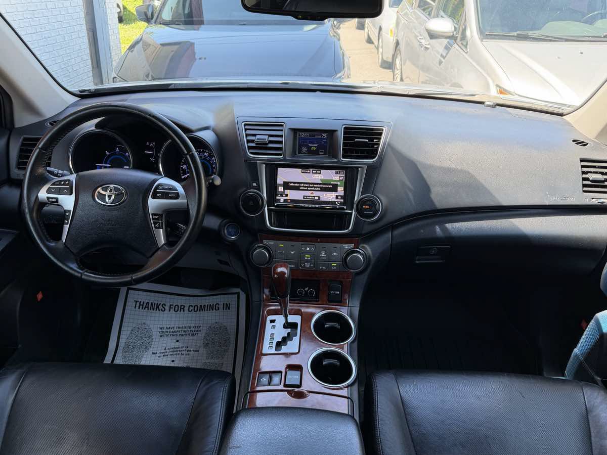 Used 2013 Toyota Highlander Limited AWD/4WD image 14