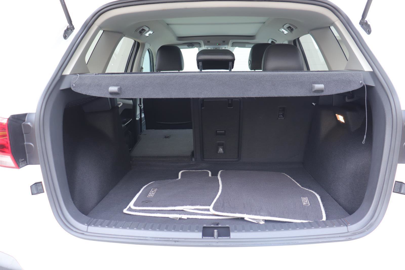 Used 2023 Volkswagen Taos SEL image 16