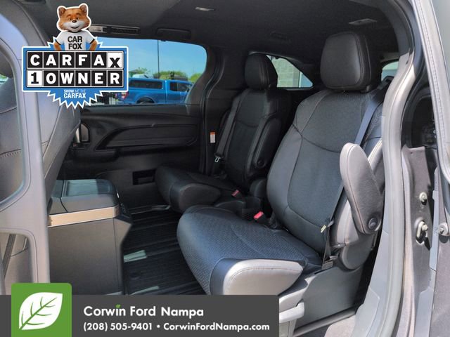 Used 2025 Toyota Sienna Platinum AWD/4WD image 24