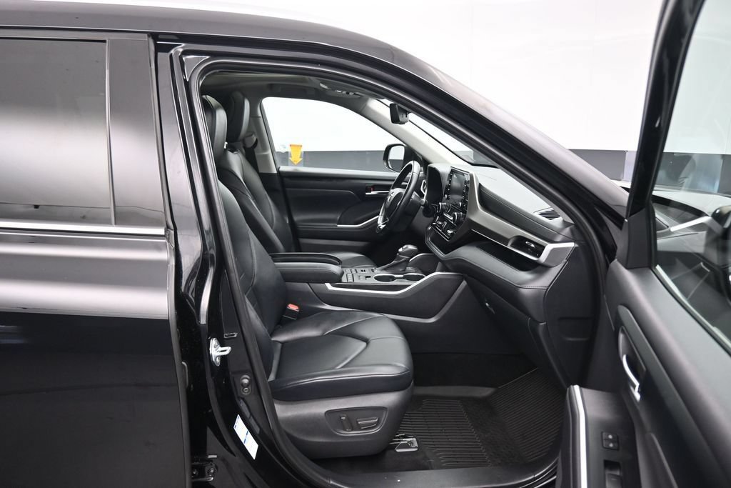 Used 2020 Toyota Highlander XLE AWD/4WD image 55