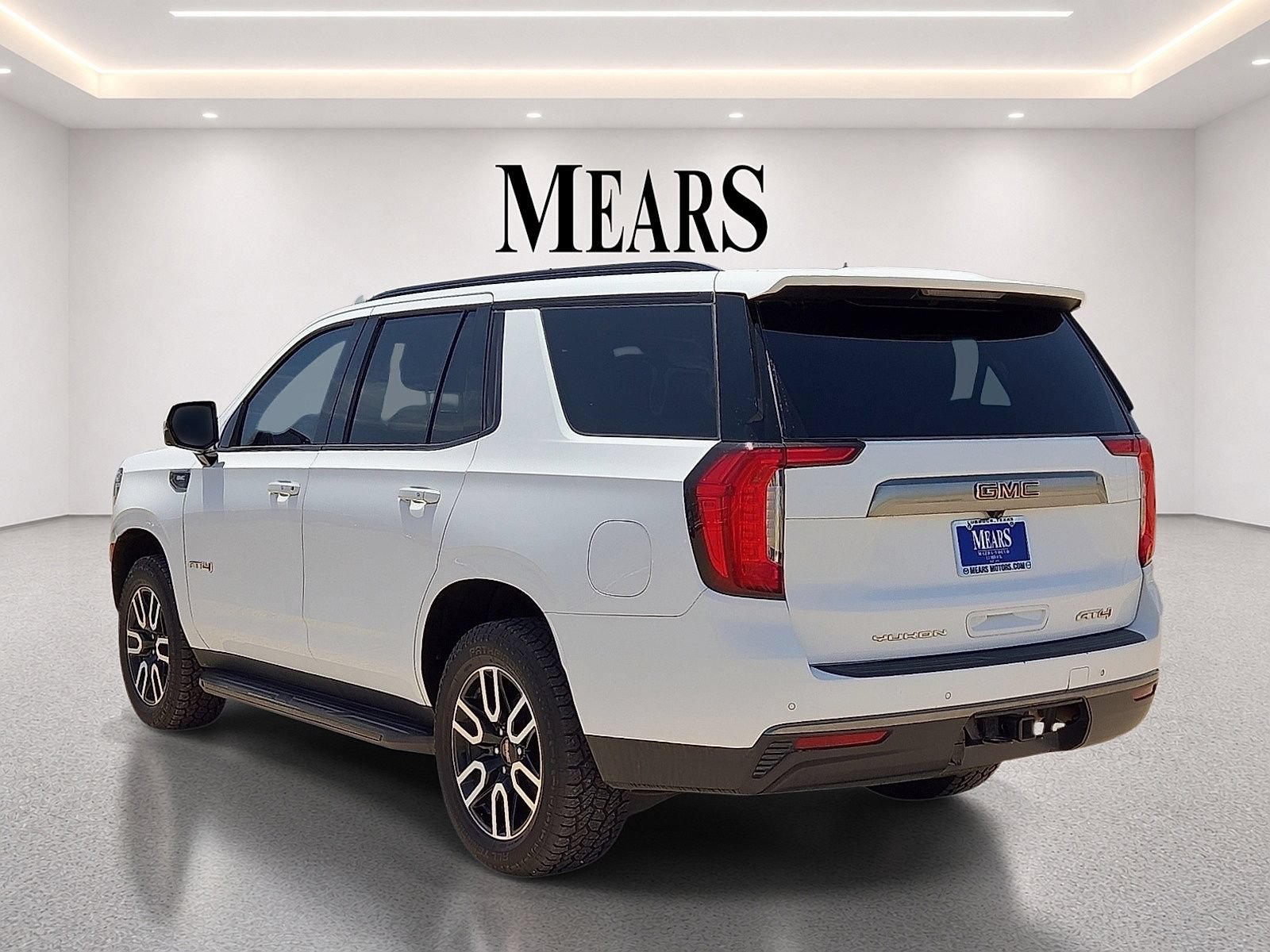 Used 2021 GMC Yukon AT4 w/ Technology Package AWD/4WD image 3