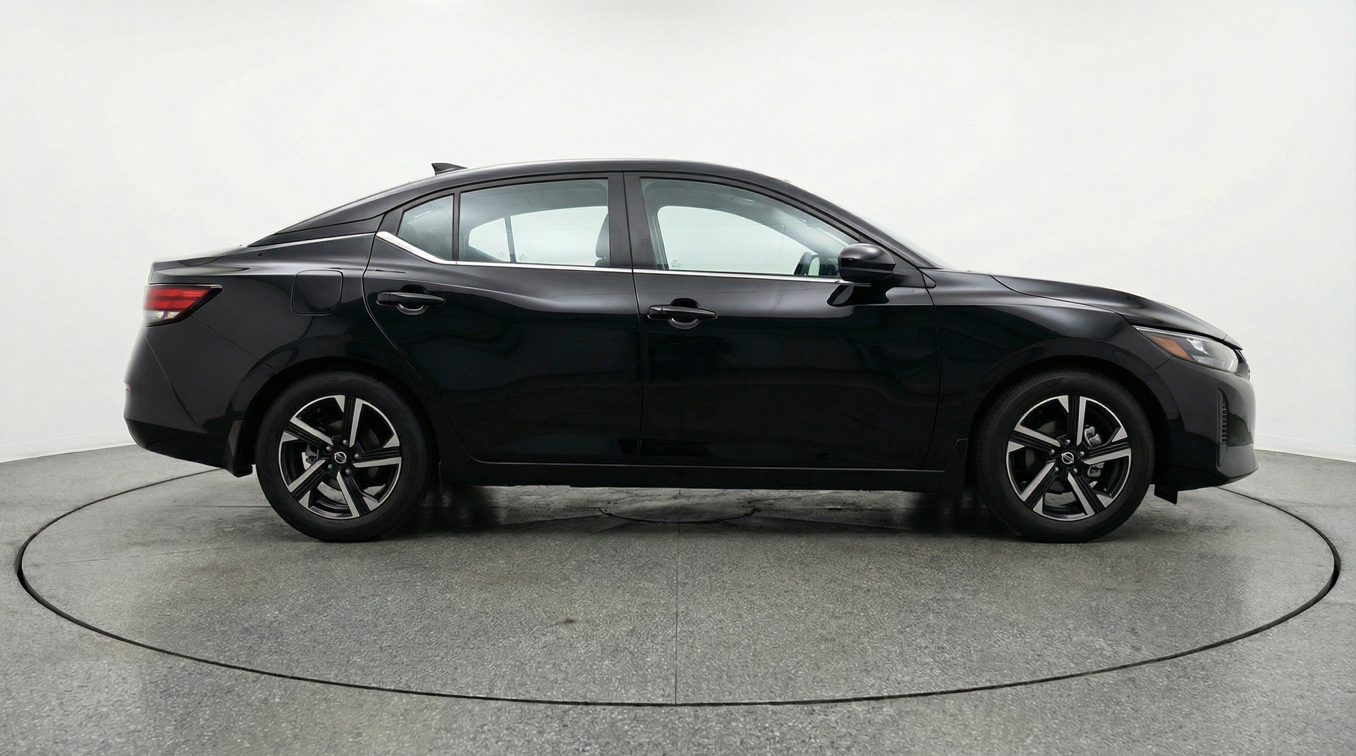 Used 2025 Nissan Sentra SV FWD image 11