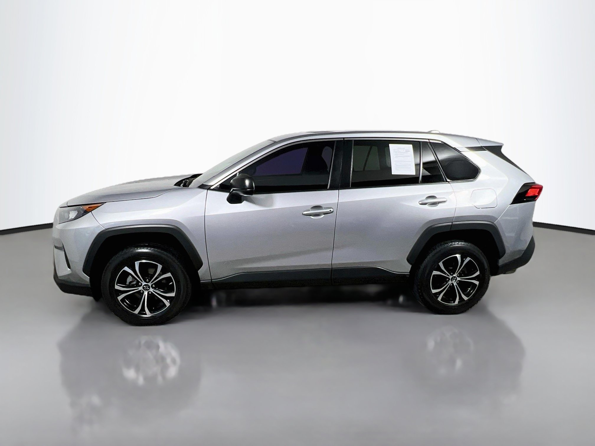 Used 2022 Toyota RAV4 LE FWD image 9