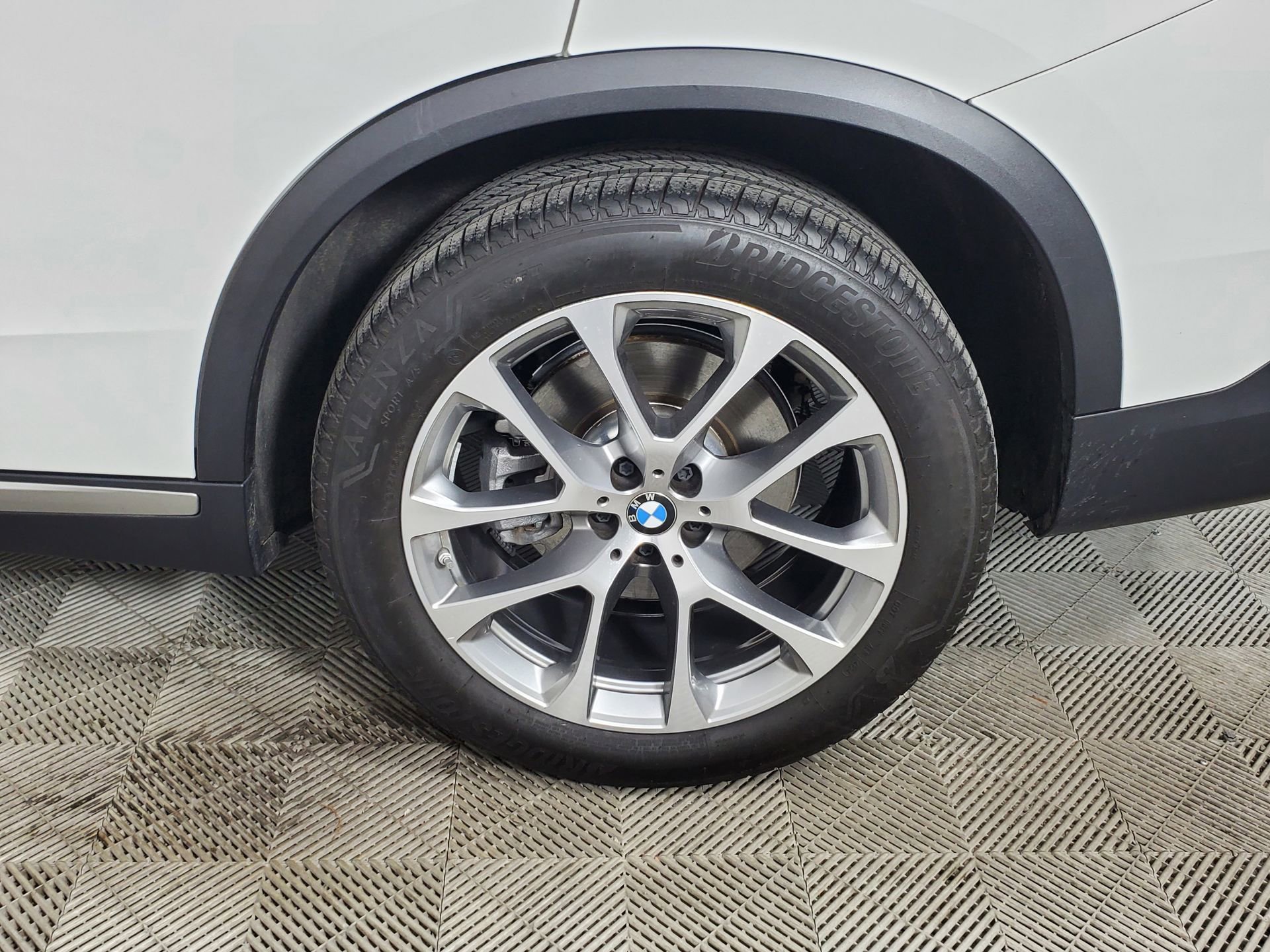 Used 2025 BMW X5 xDrive40i w/ Parking Assistance Package image 18