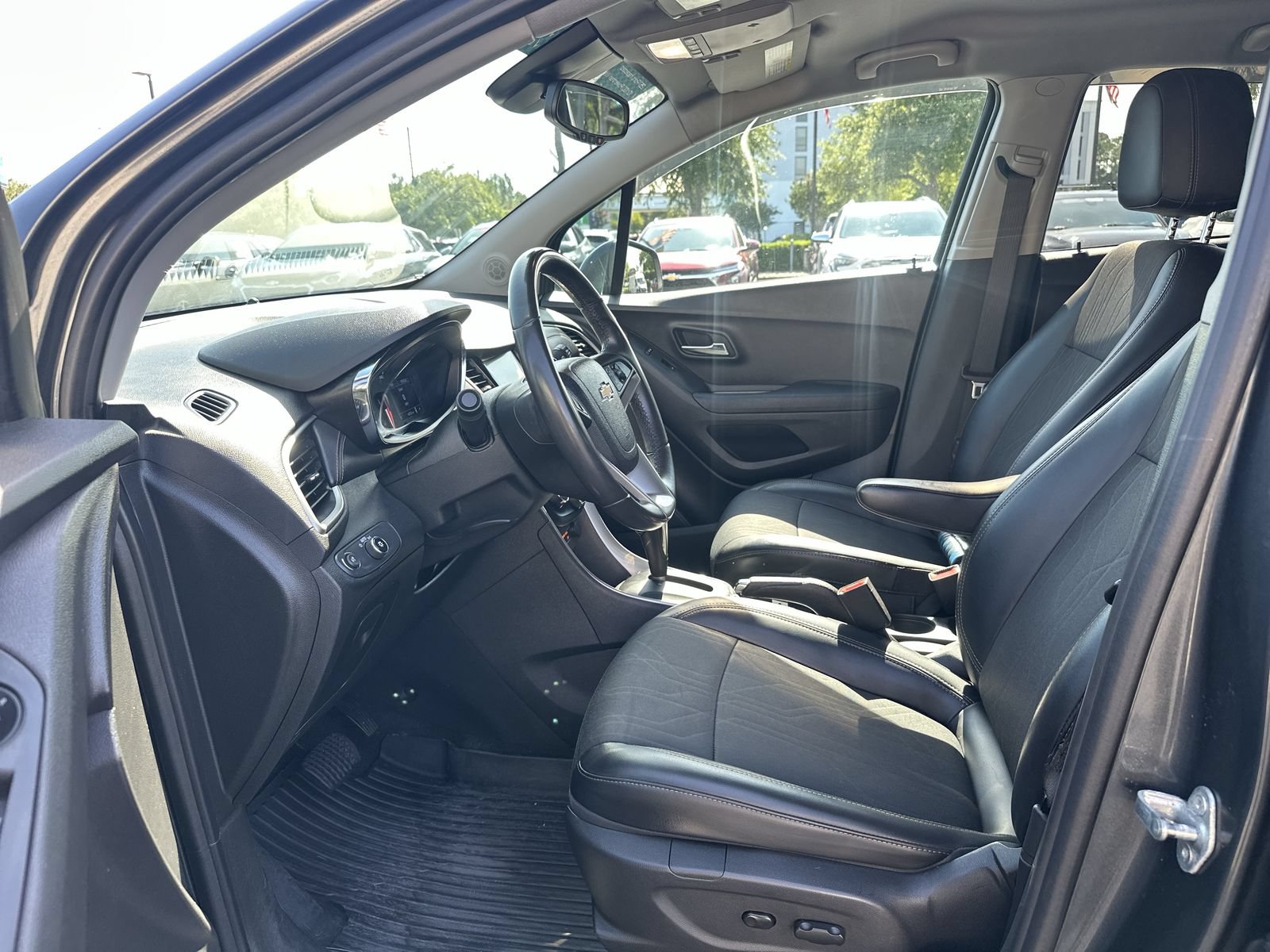 Used 2020 Chevrolet Trax LT w/ Driver Confidence Package FWD image 16