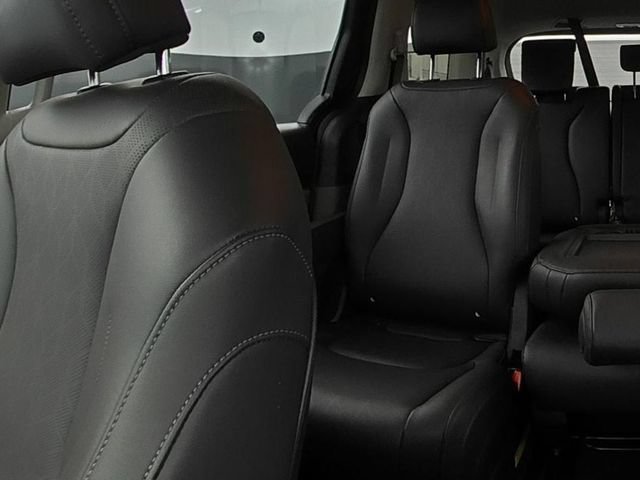 Used 2026 Kia Carnival FWD image 29