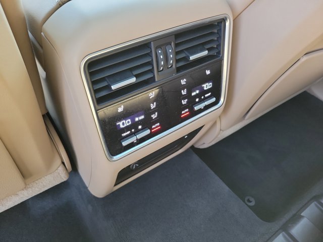 Certified 2022 Porsche Cayenne E-Hybrid AWD/4WD image 18
