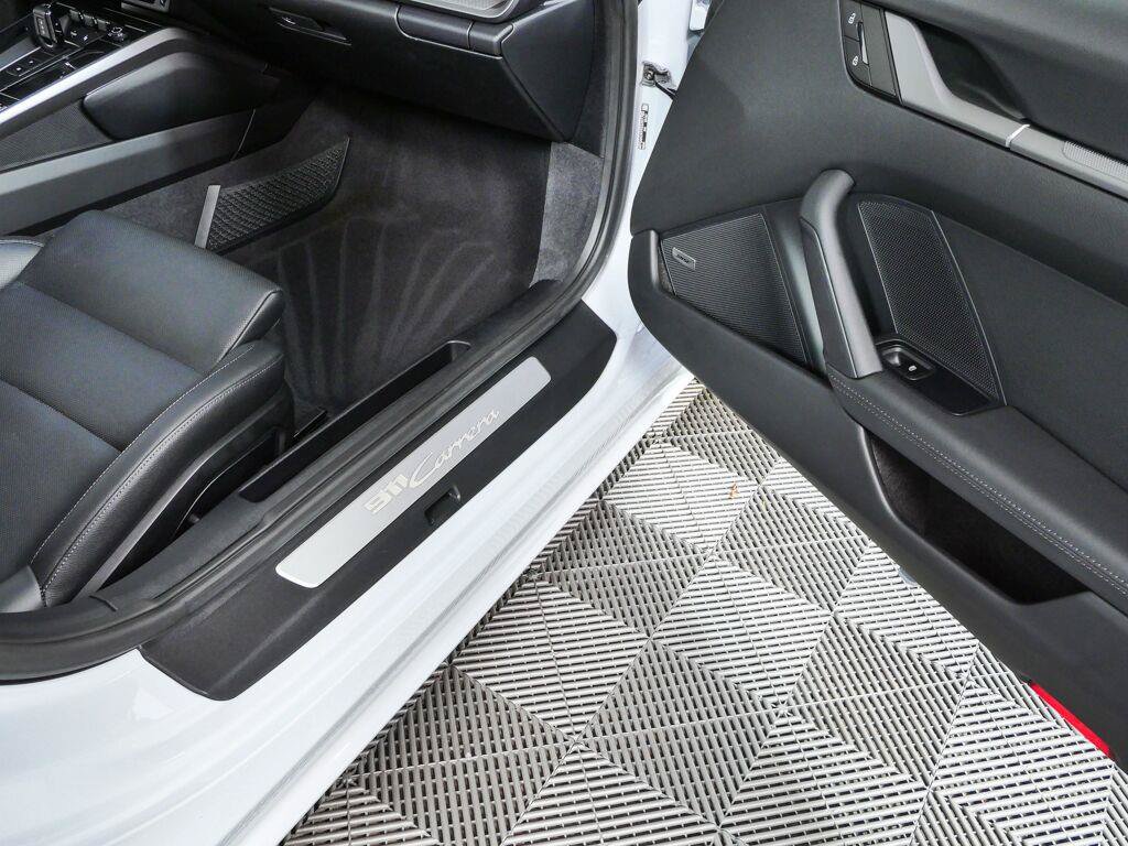 Certified 2025 Porsche 911 Carrera RWD image 22