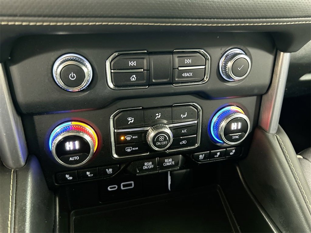 Used 2022 GMC Yukon SLT w/ SLT Premium Package image 16
