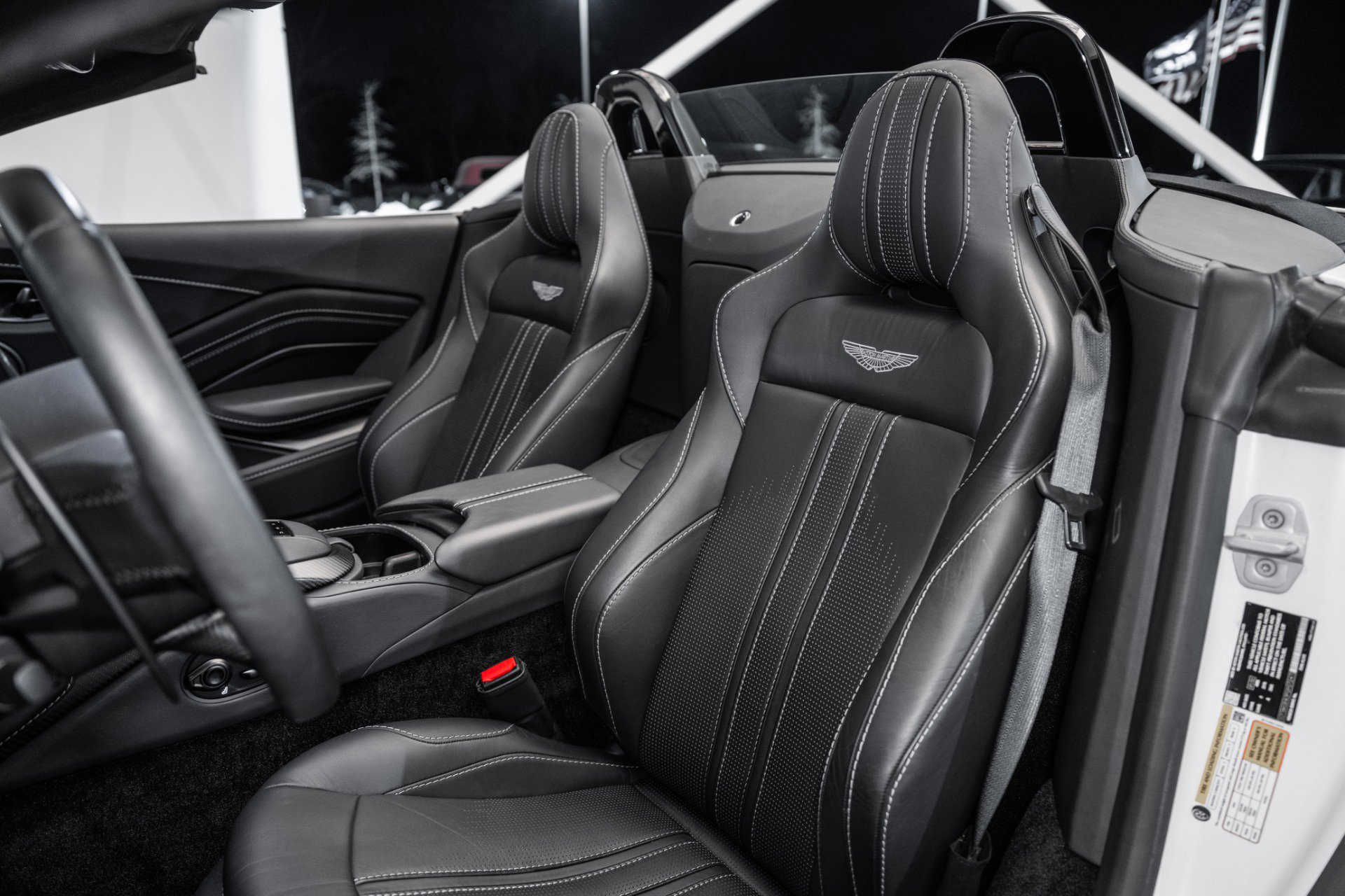 Used 2023 Aston Martin V8 Vantage Roadster image 14