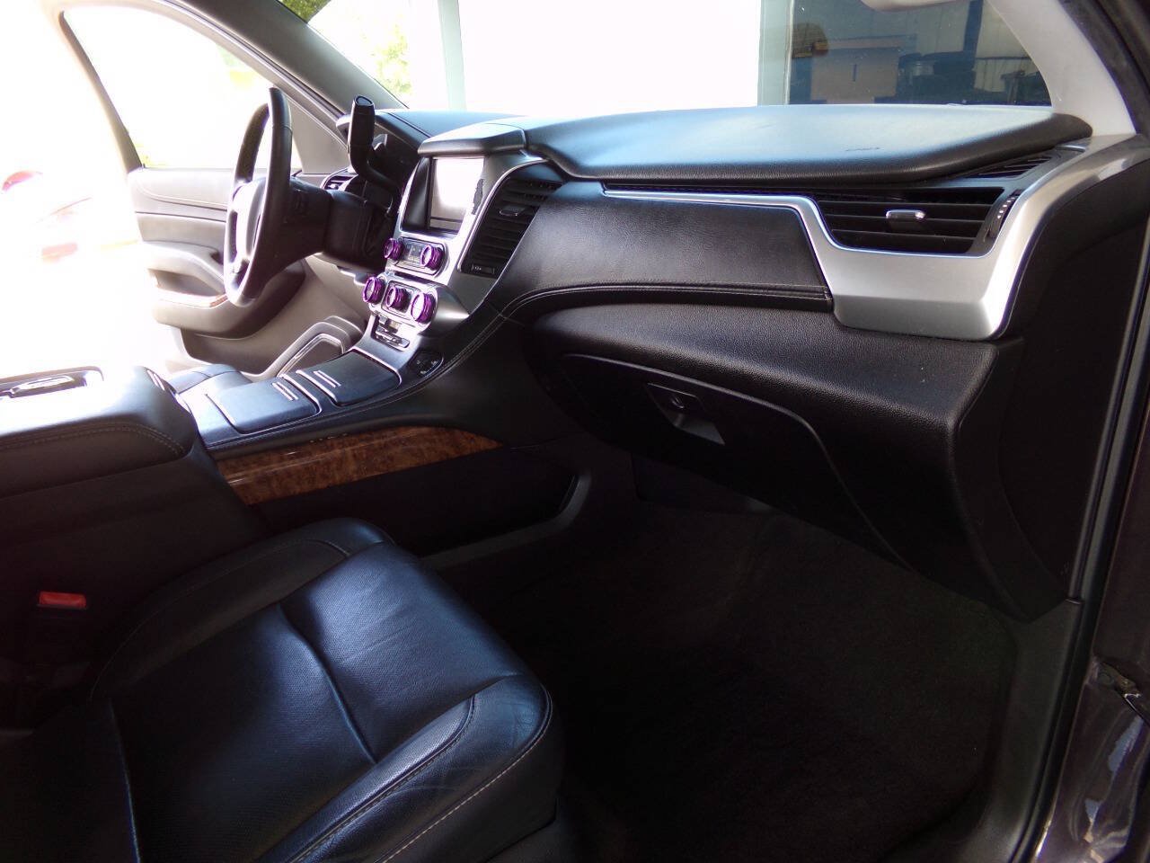 Used 2015 Chevrolet Suburban LTZ RWD image 27
