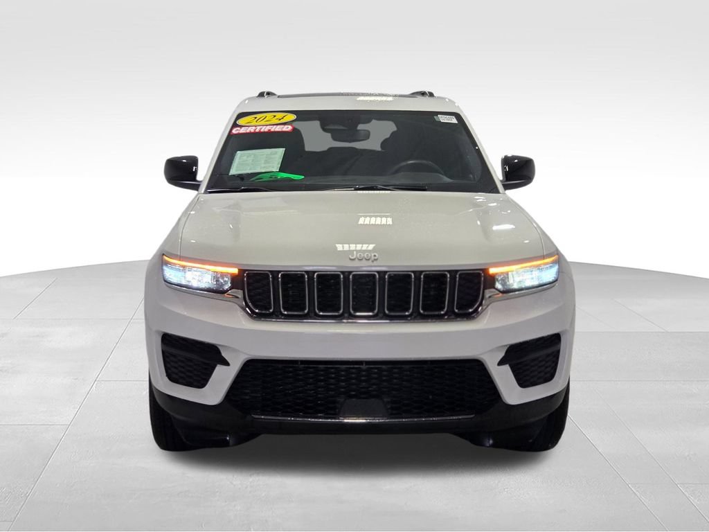 Certified 2024 Jeep Grand Cherokee Laredo X AWD/4WD image 19