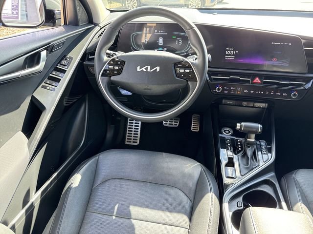 Used 2023 Kia Niro SX Touring image 10