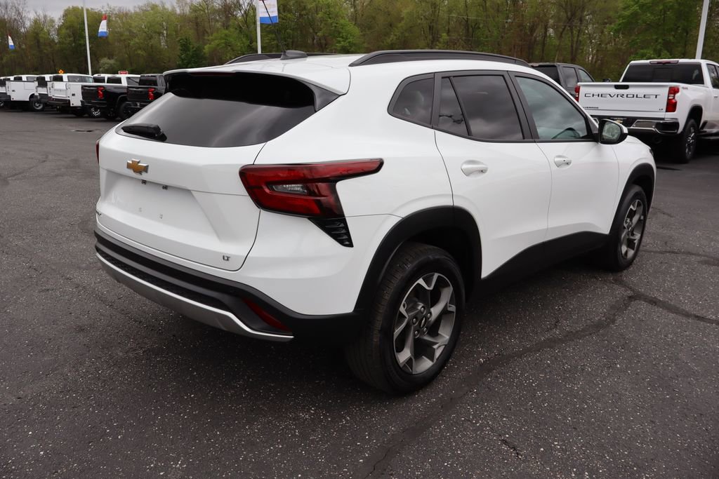 Used 2025 Chevrolet Trax LT w/ Driver Confidence Package FWD image 33