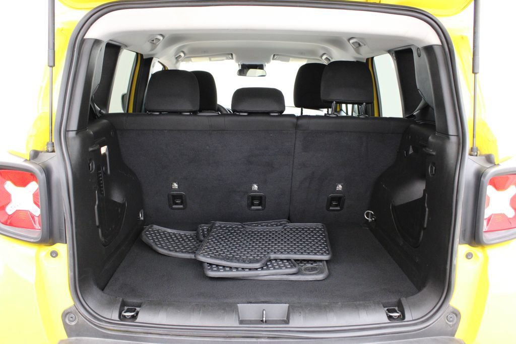 Used 2023 Jeep Renegade Latitude AWD/4WD image 28