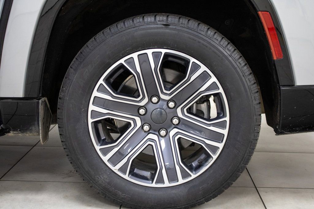 Used 2024 Jeep Wagoneer L Series II w/ Flexible Seating Group image 28