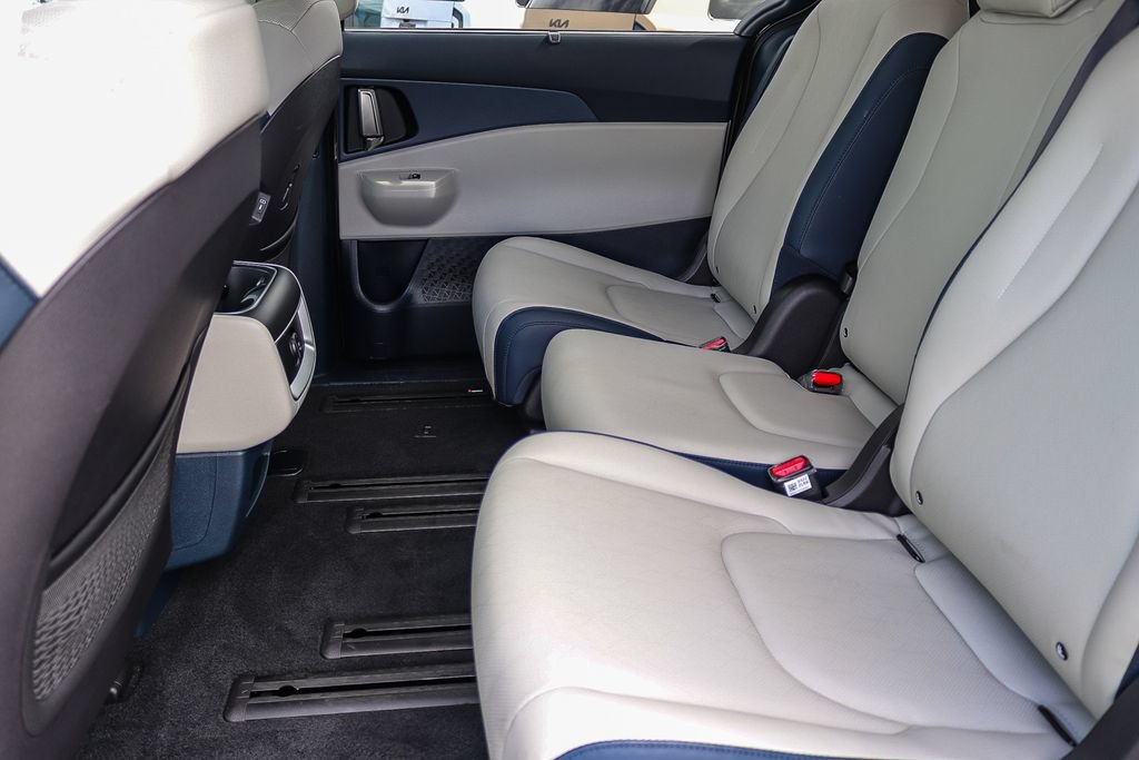 Certified 2026 Kia Carnival EX FWD image 18