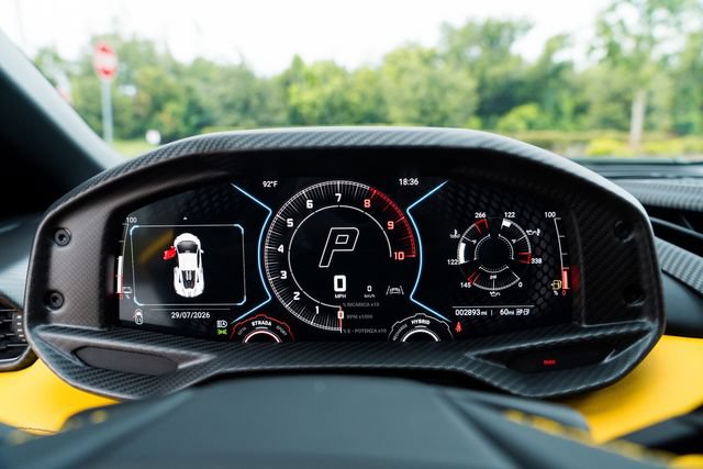 Used 2025 Lamborghini Revuelto AWD/4WD image 38