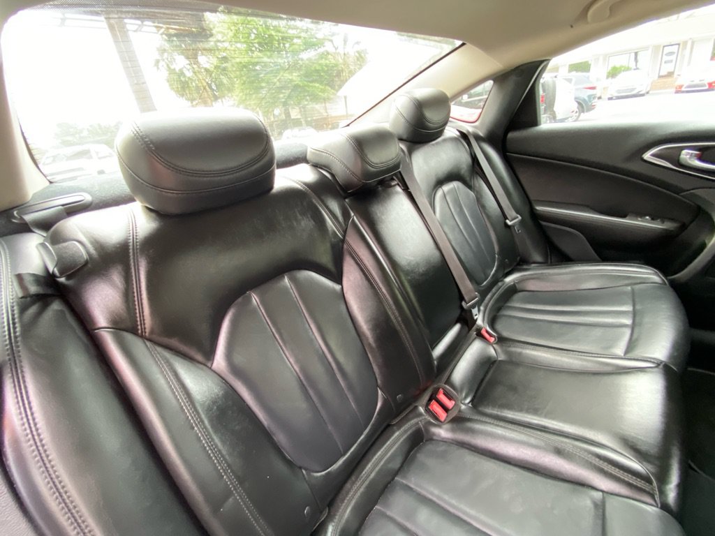 Used 2017 Chrysler 200 Limited Platinum FWD image 31