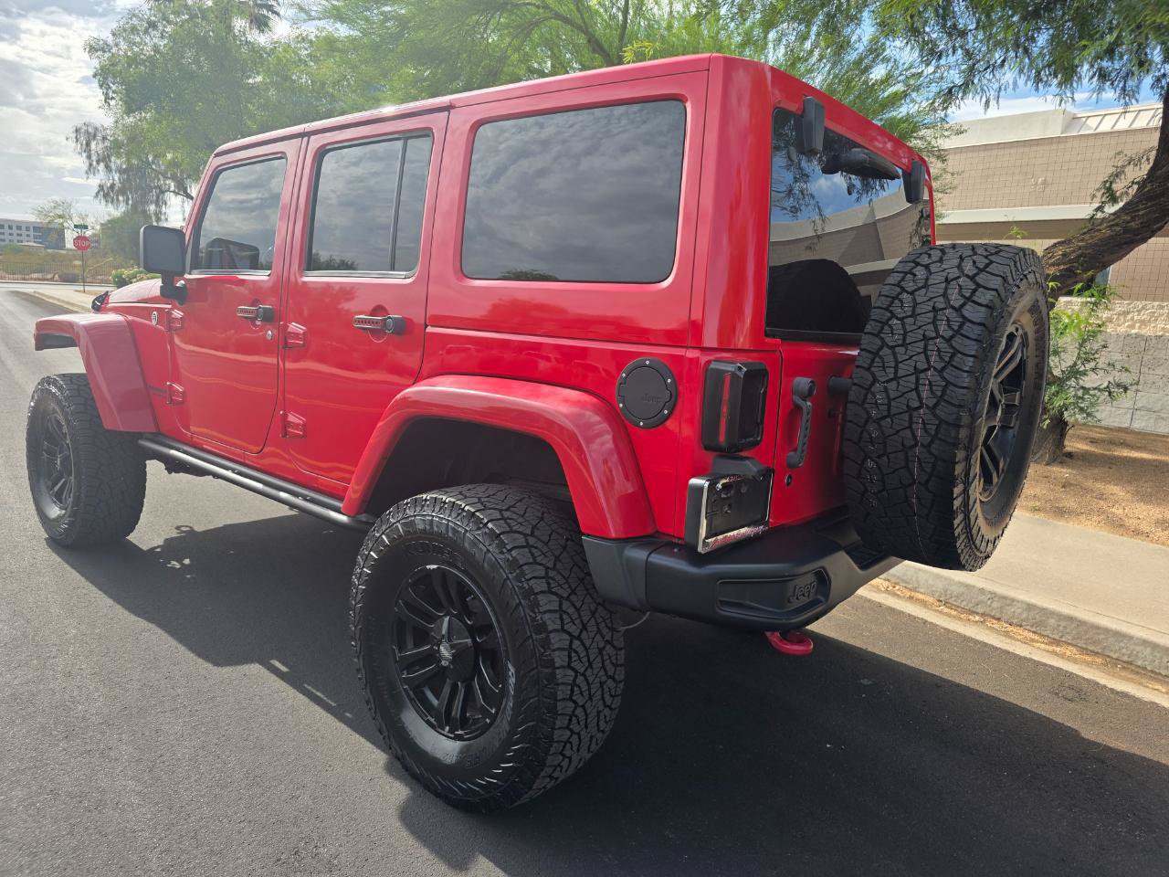 Used 2016 Jeep Wrangler Unlimited Rubicon AWD/4WD image 10