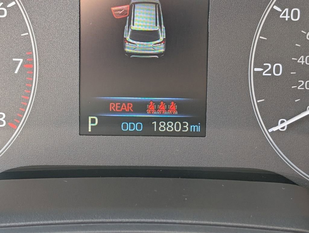 Used 2024 Toyota Corolla Cross LE w/ Moonroof Package image 24