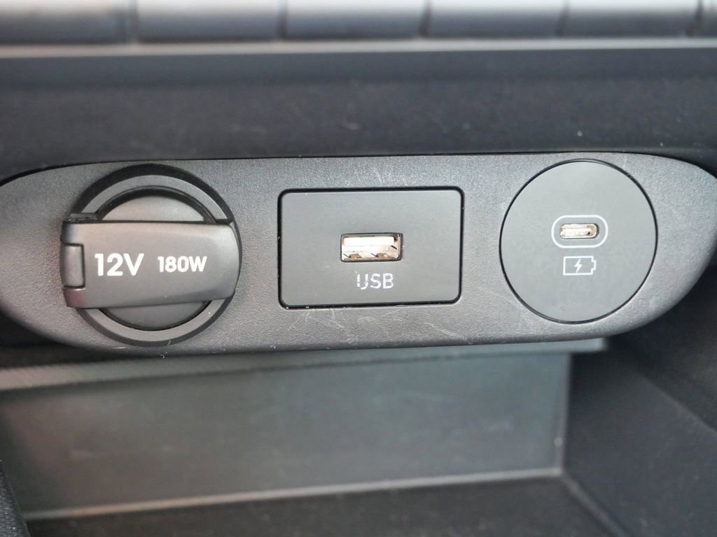 Used 2024 Hyundai Elantra SEL image 40
