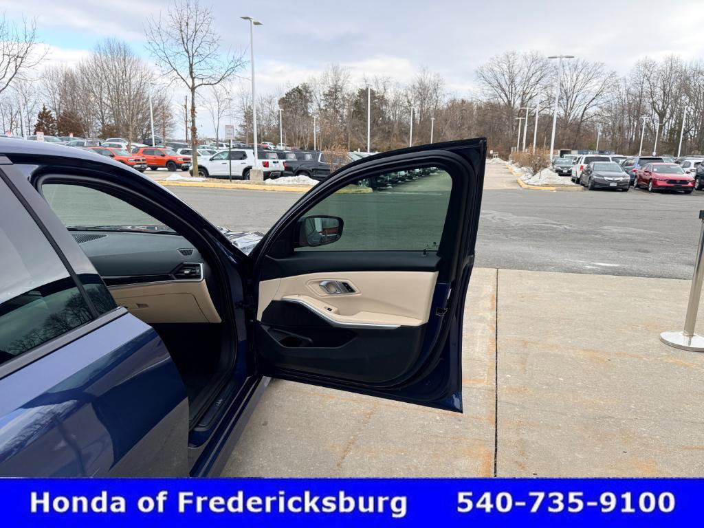 Used 2022 BMW 330i Sedan w/ Driving Assistance Package image 19