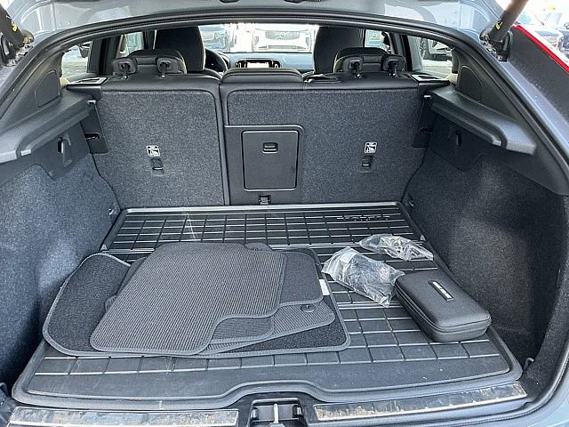 Certified 2023 Volvo C40 P8 Recharge Ultimate w/ Protection Package Premier image 18