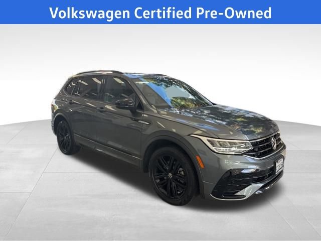 Certified 2022 Volkswagen Tiguan SE R-Line image 11