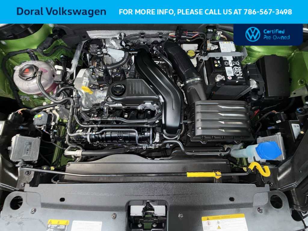 Used 2025 Volkswagen Taos SE AWD/4WD image 12