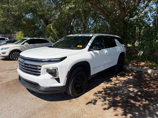 Used 2025 Chevrolet Traverse LT FWD image 6