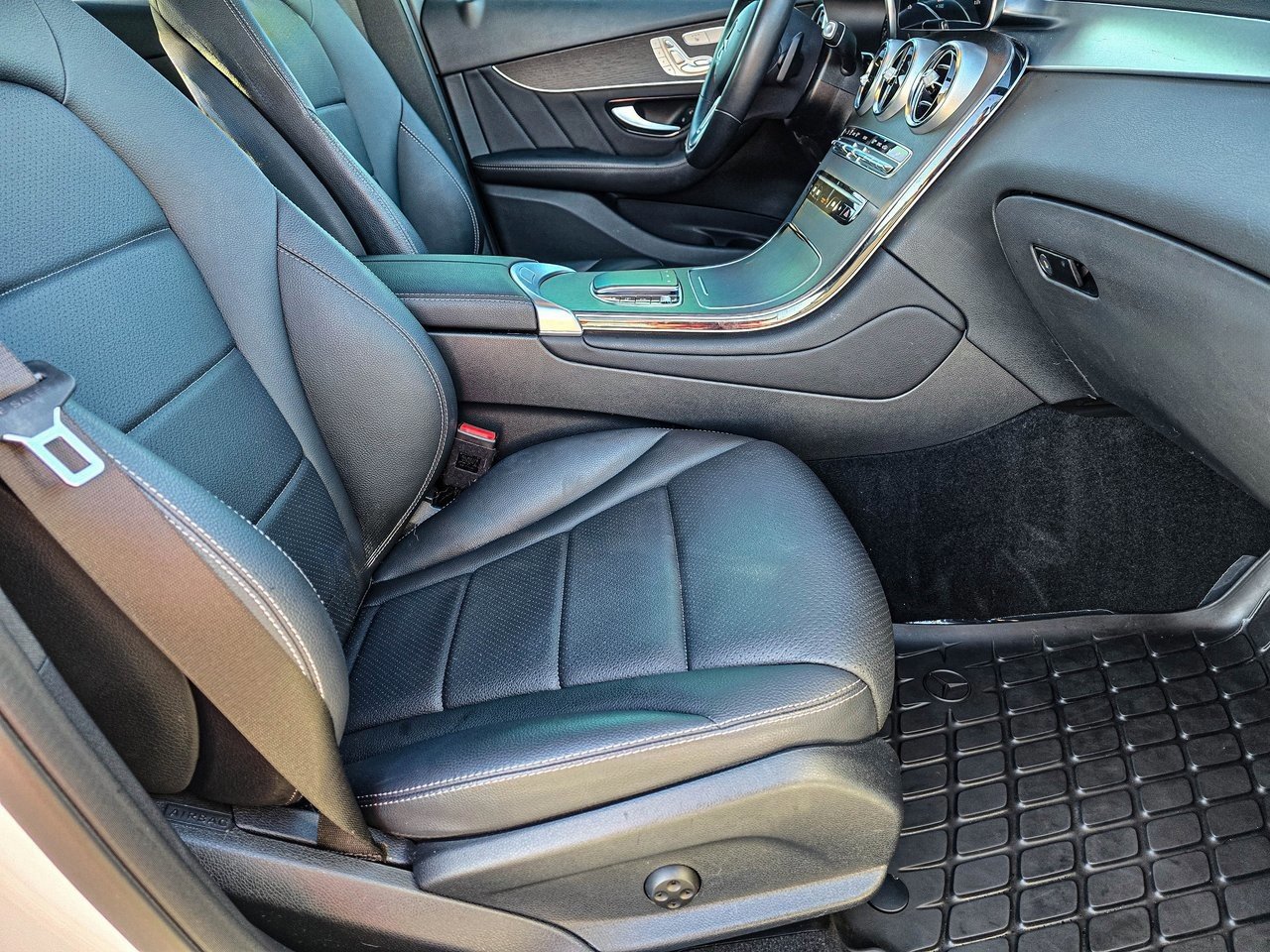 Used 2022 Mercedes-Benz GLC 300 4MATIC image 39