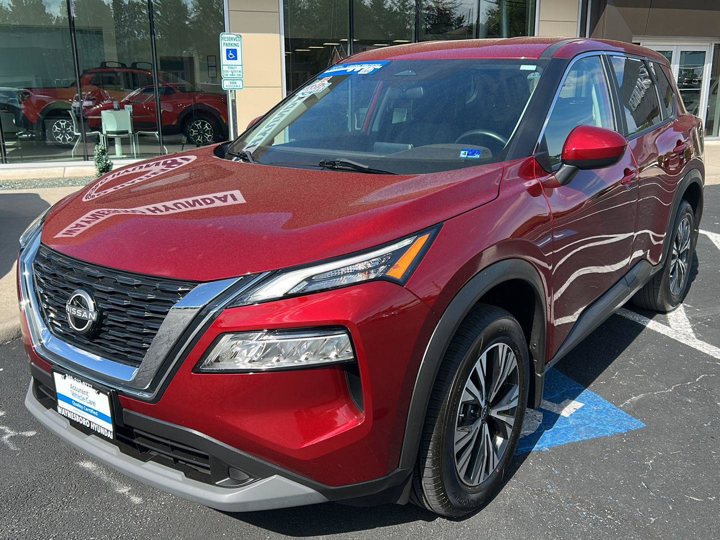 Used 2023 Nissan Rogue SV AWD/4WD image 2