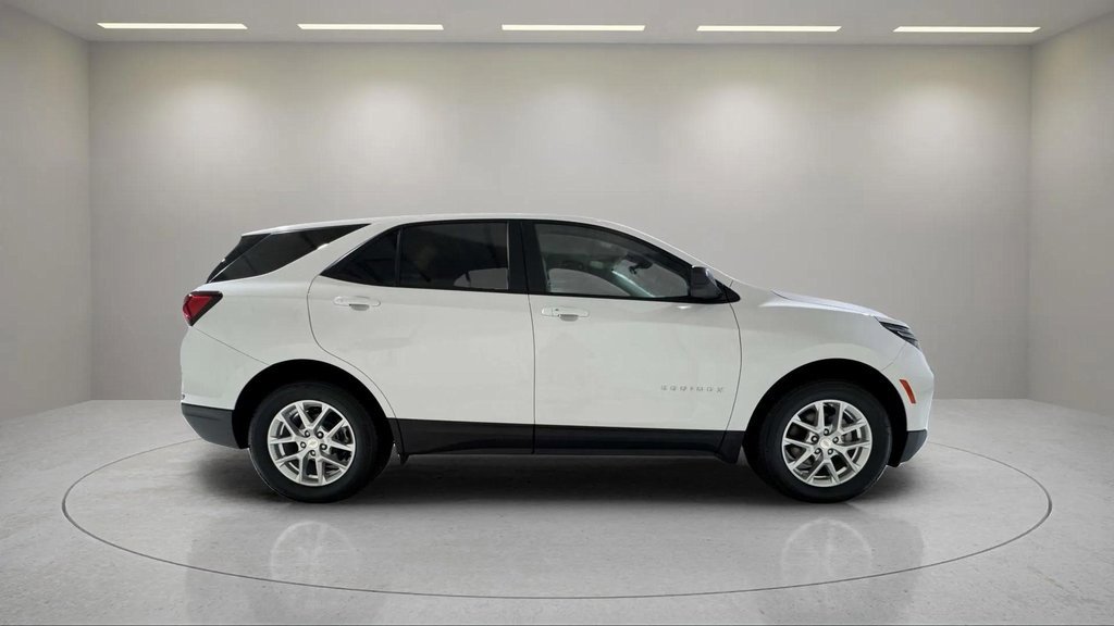 Used 2024 Chevrolet Equinox LS image 2
