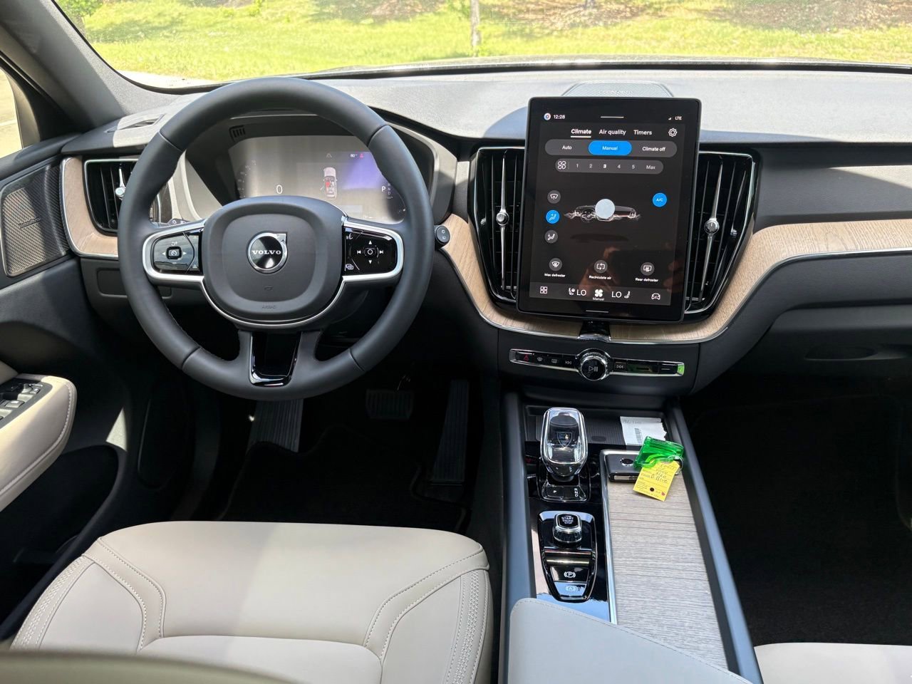 New 2026 Volvo XC60 B5 Plus AWD/4WD image 12