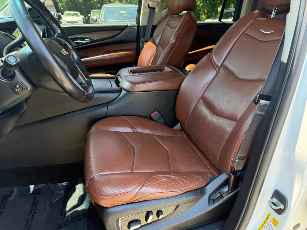 Used 2016 Cadillac Escalade ESV Luxury AWD/4WD image 11