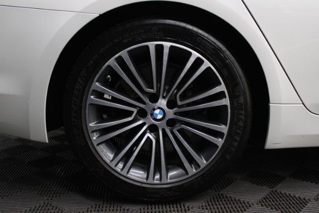 Used 2018 BMW 540i xDrive w/ Premium Package image 6