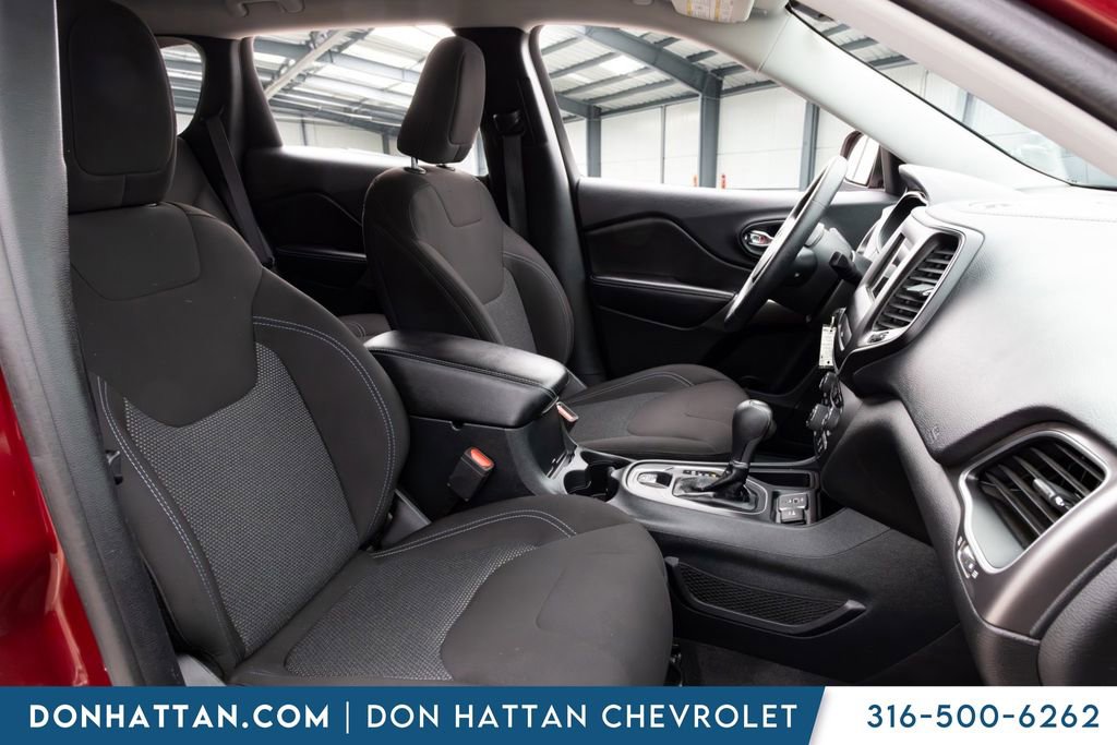 Used 2019 Jeep Cherokee Latitude w/ Popular Appearance Group FWD image 17