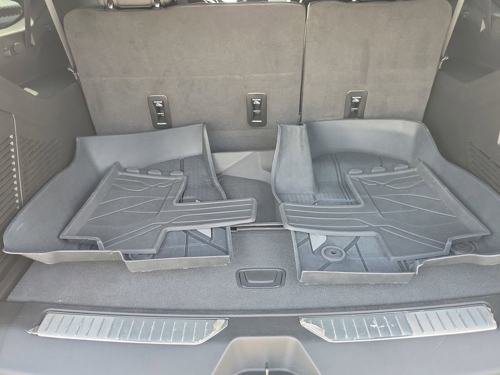 Used 2023 Chevrolet Suburban Premier w/ Advanced Technology Package image 7