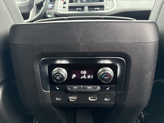 Used 2024 GMC Yukon XL SLT w/ SLT Premium Package image 22