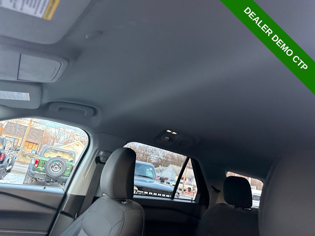Used 2023 Ford Explorer XLT AWD/4WD image 24