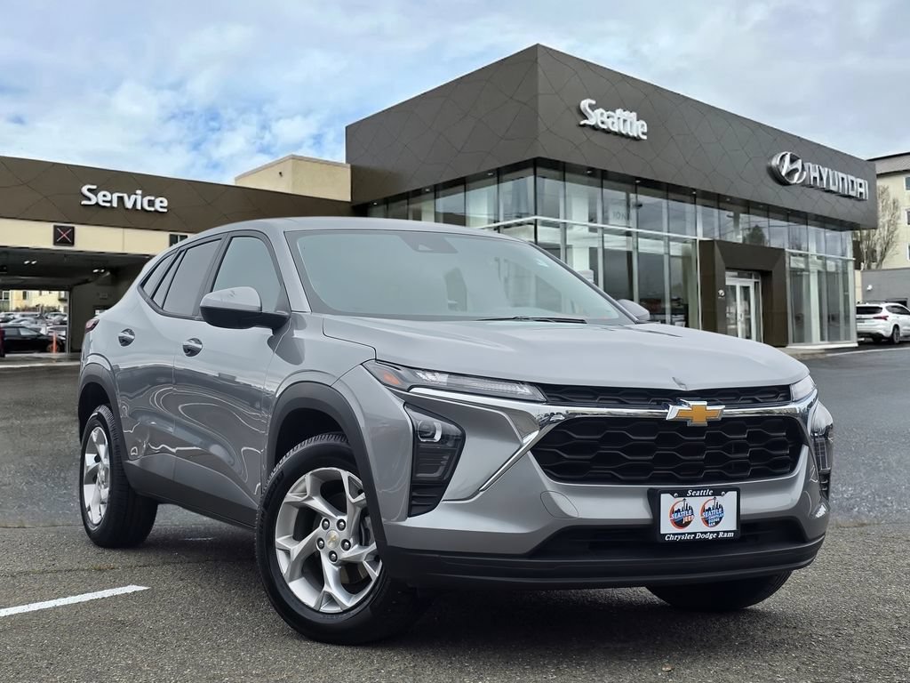 Used 2024 Chevrolet Trax LS w/ LS Convenience Package