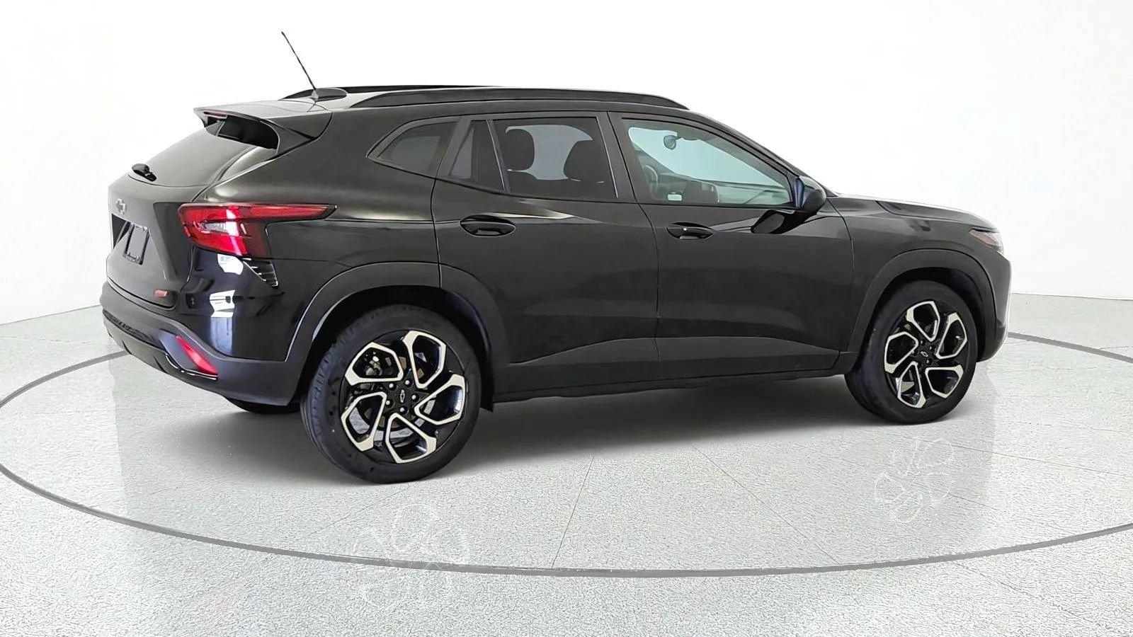 Used 2024 Chevrolet Trax RS w/ Sunroof Package FWD image 9