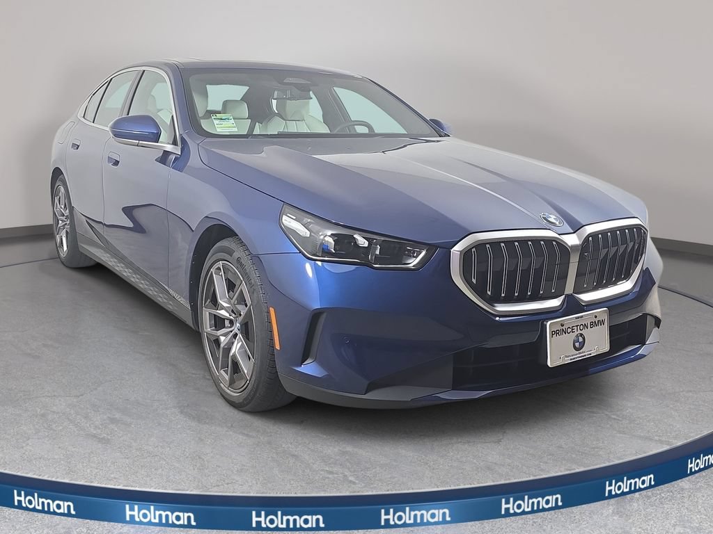 Used 2026 BMW 530i xDrive w/ Convenience Package AWD/4WD image 3