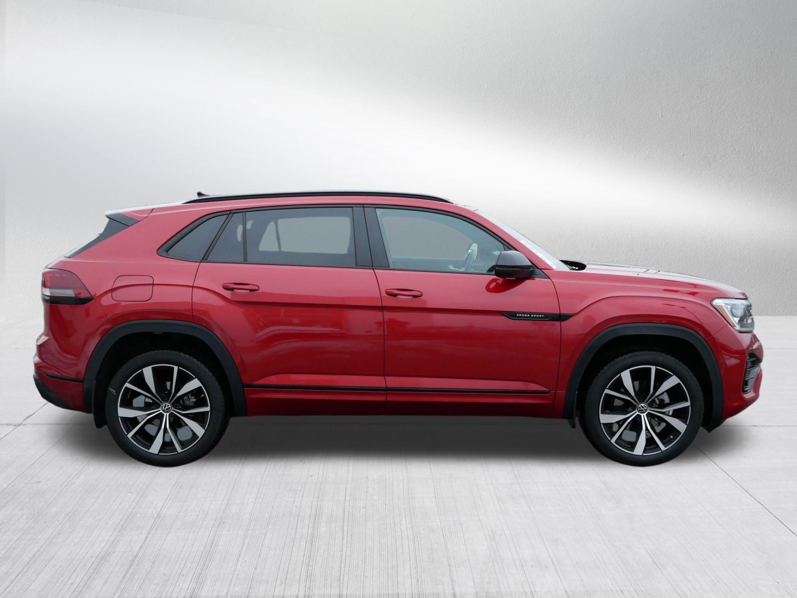 Certified 2025 Volkswagen Atlas Cross Sport SEL R-Line AWD/4WD image 8