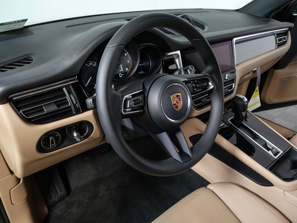 Certified 2026 Porsche Macan Turbo AWD/4WD image 4
