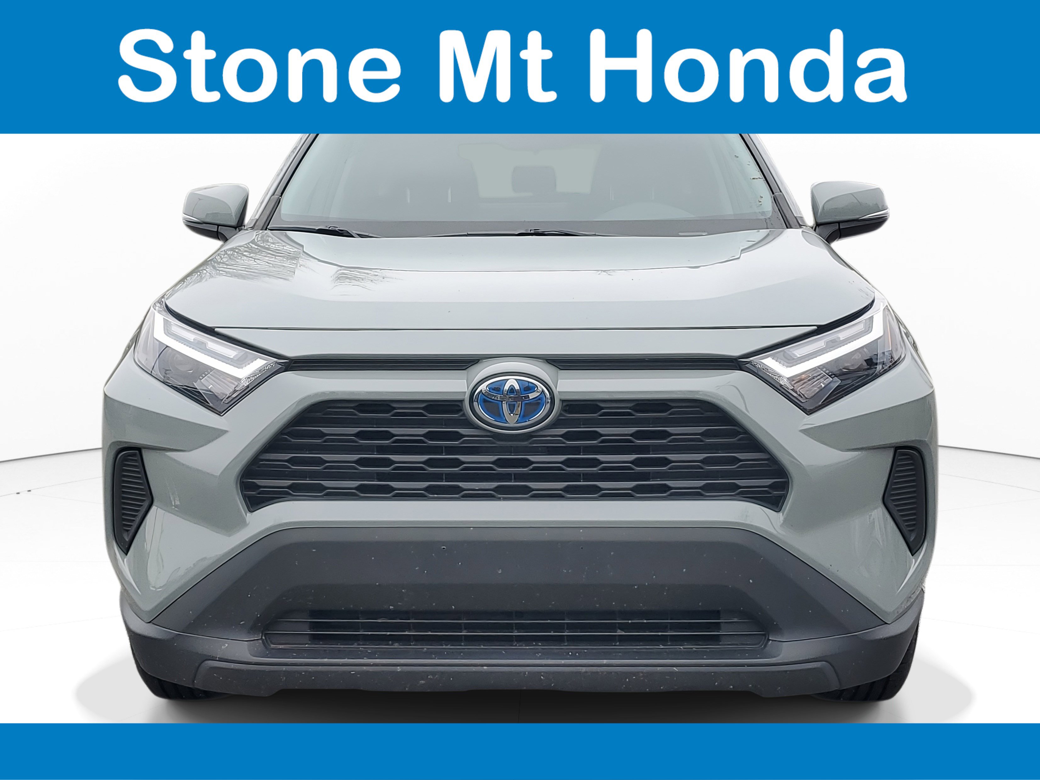 Used 2022 Toyota RAV4 XLE image 2